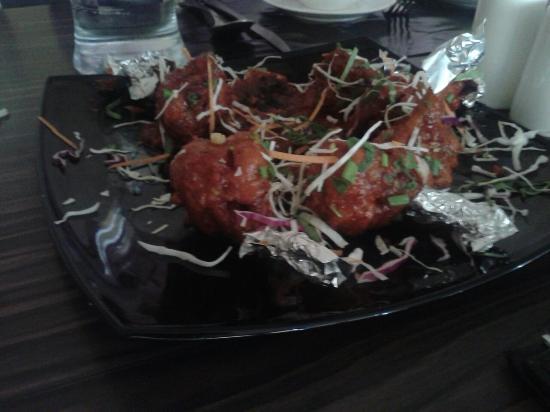 Momo Chinese & Thai Restaurant